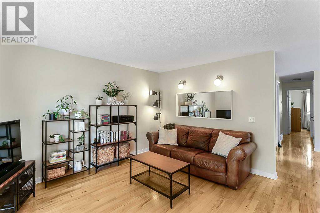 Calgary, AB T2W5A9,3432 Cedarille Drive SW