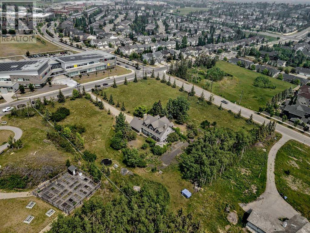 9 Elveden Drive SW, Calgary, AB T3C3N9
