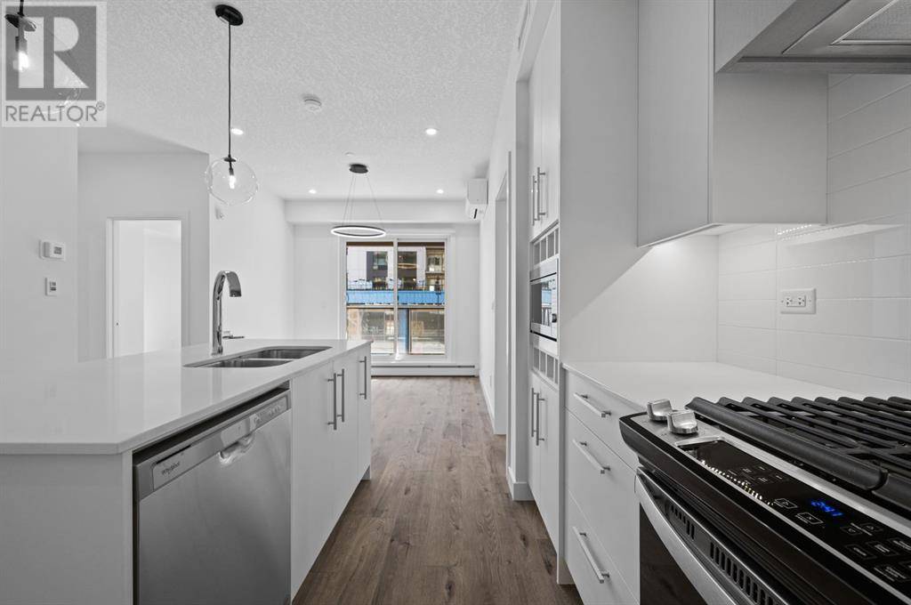 Calgary, AB T3H6L3,204, 8370 Broadcast Avenue SW