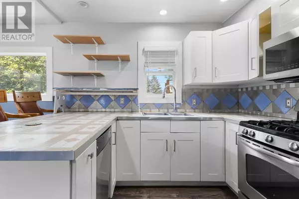 Calgary, AB T2B1K5,2007 46 Street SE