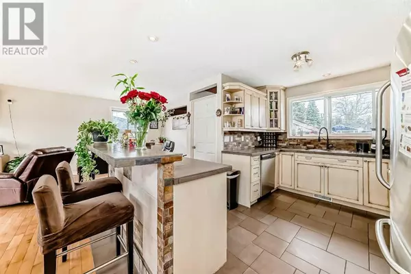 Calgary, AB T3C2W8,53 Wakefield Drive SW