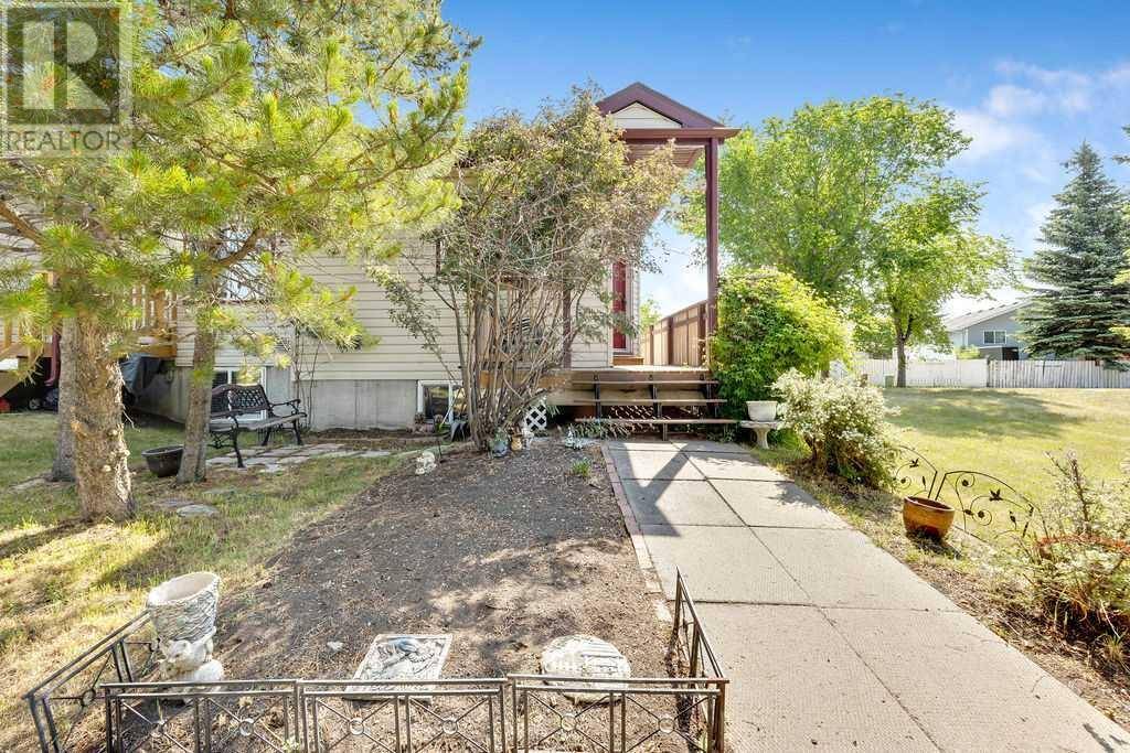 42L Green Meadow Crescent, Strathmore, AB T1P1H4
