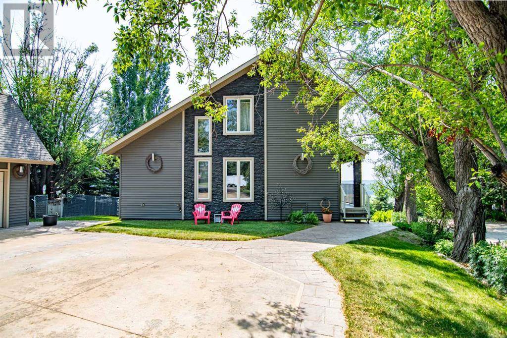 5712 60 Street, Rocky Mountain House, AB T4T1G3
