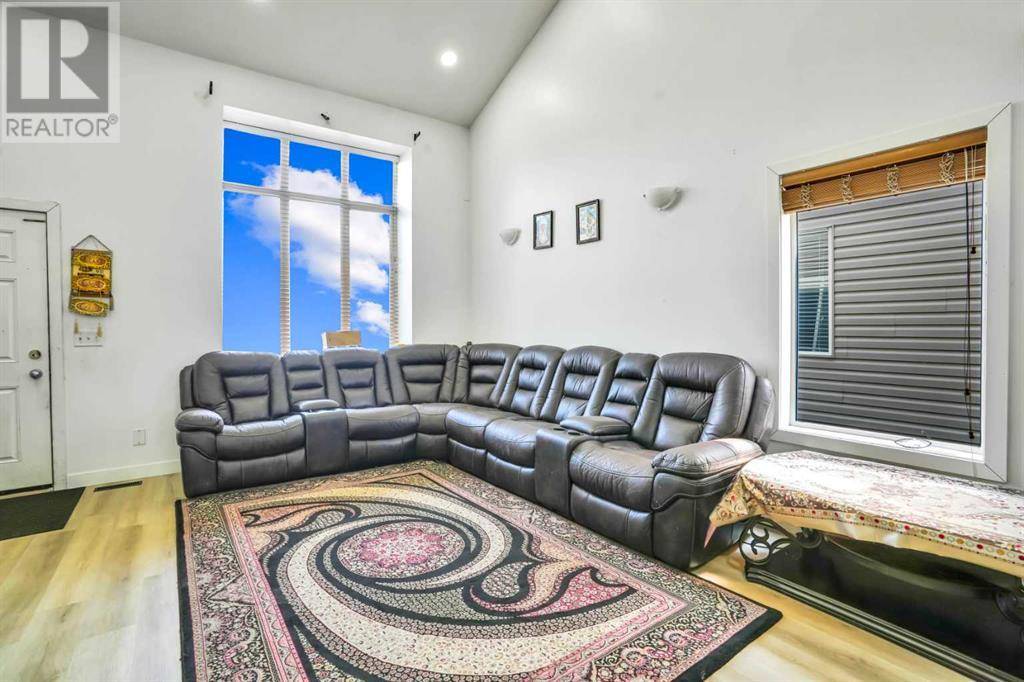 Airdrie, AB T4B3L4,845 Luxstone Square SW