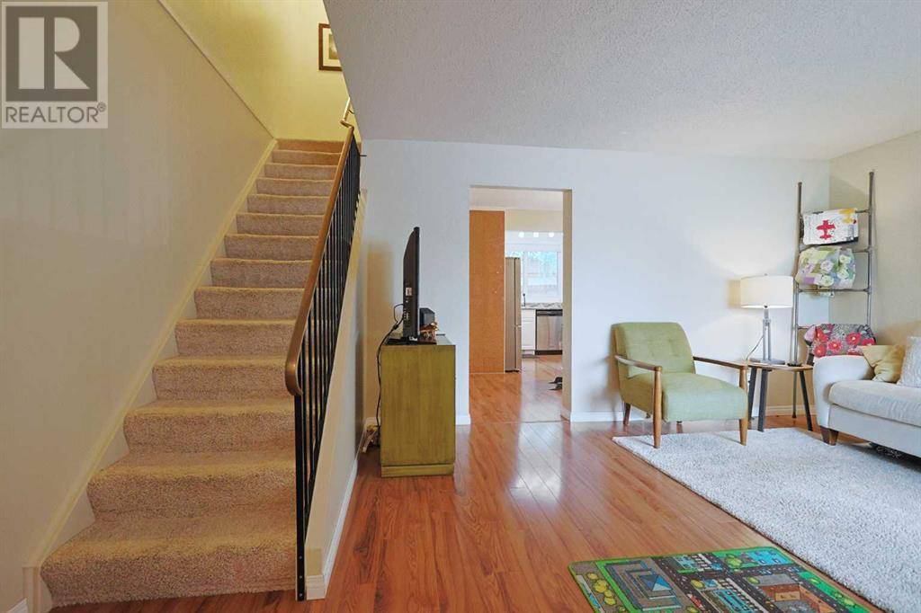 Calgary, AB T3B4Z5,132 Silvergrove Hill NW