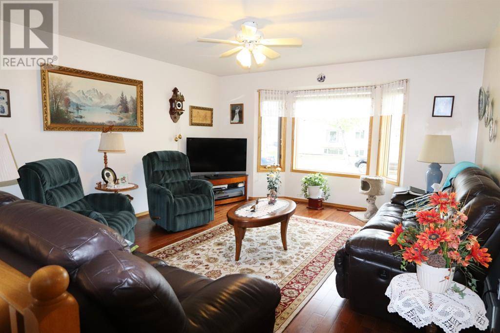Ponoka, AB T4J1J1,5205 53 Avenue
