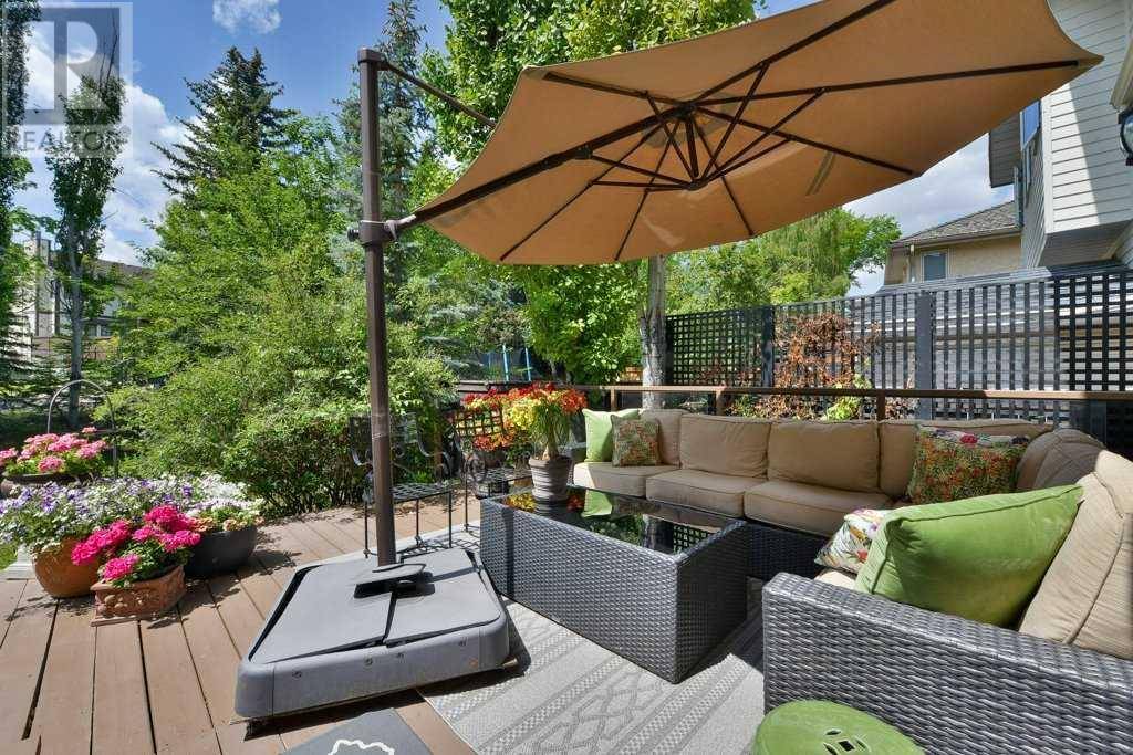 Calgary, AB t3h2k9,187 Strathaven Circle SW