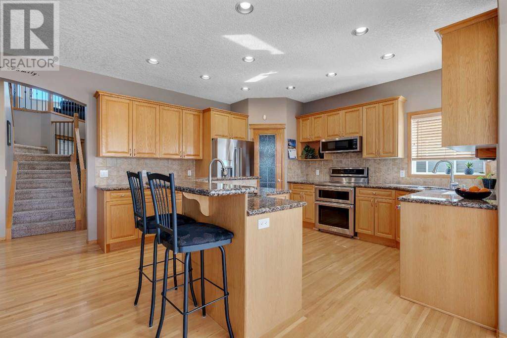 226 Royal Abbey Court NW, Calgary, AB T3G4Y4