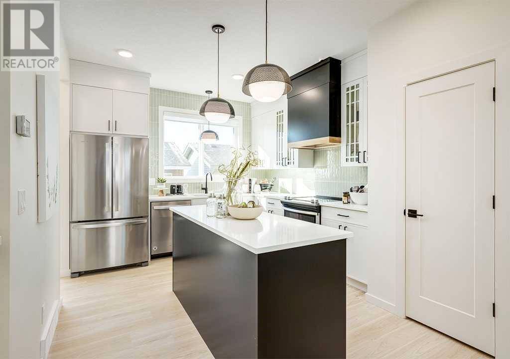 42 Starling Boulevard NW, Calgary, AB T3P2V7