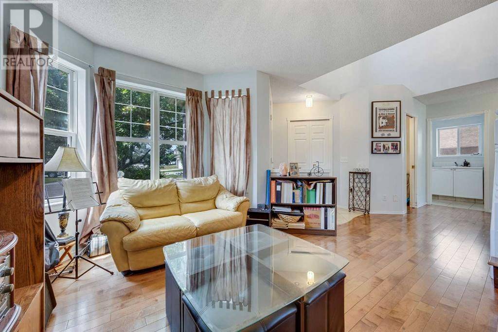 Calgary, AB T2Z2T4,192 Douglas Ridge Green SE