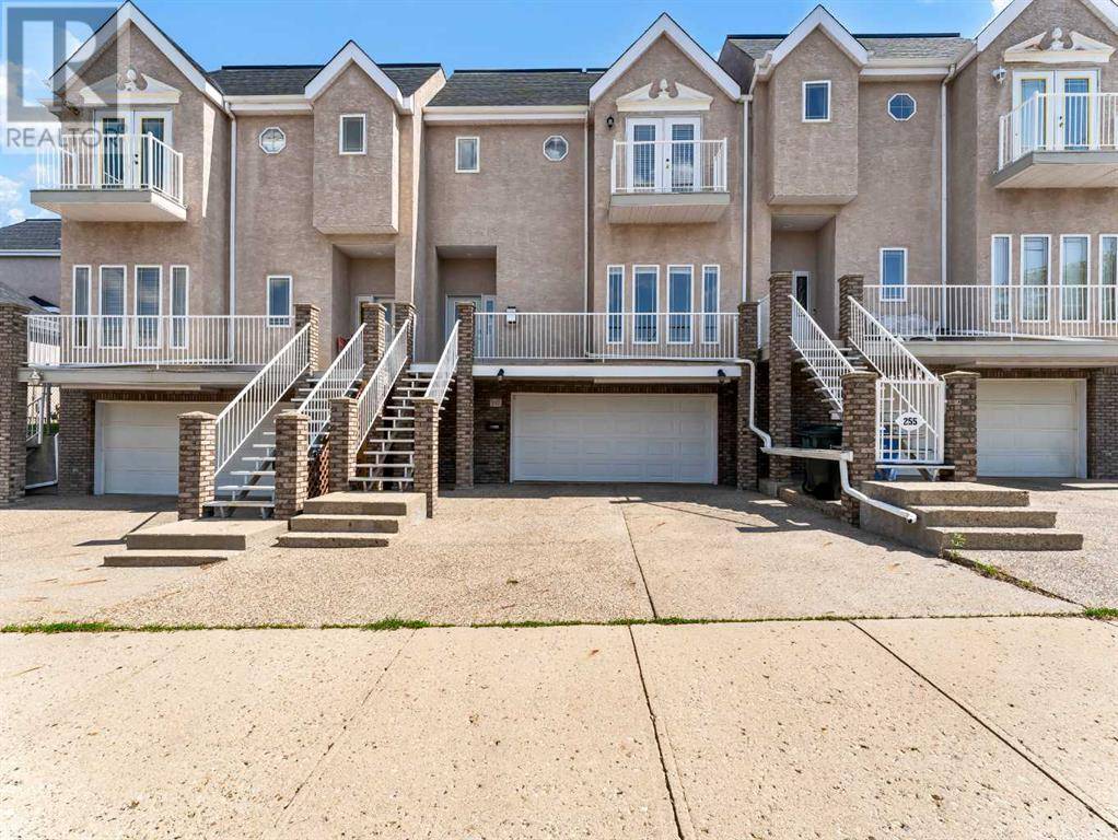 257 2 Street SE, Medicine Hat, AB T1A0B8