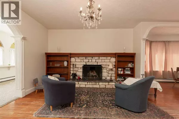 Lethbridge, AB T1J2M8,1-5, 622 10 Street S