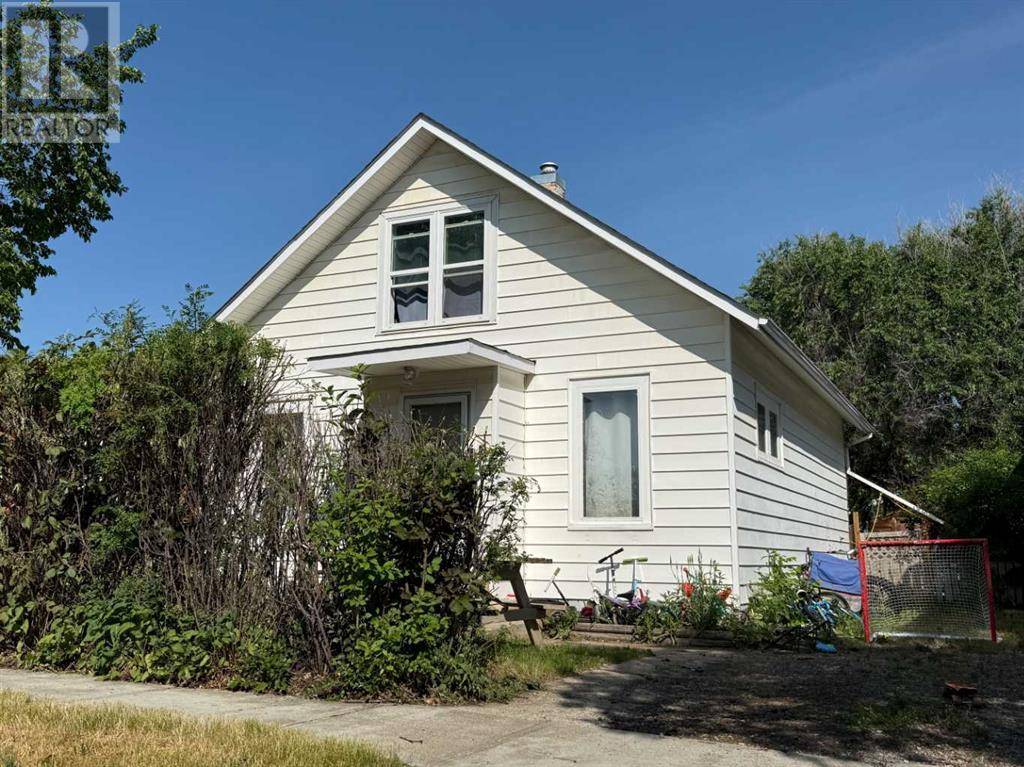222 2 Street S, Vulcan, AB T0L2B0