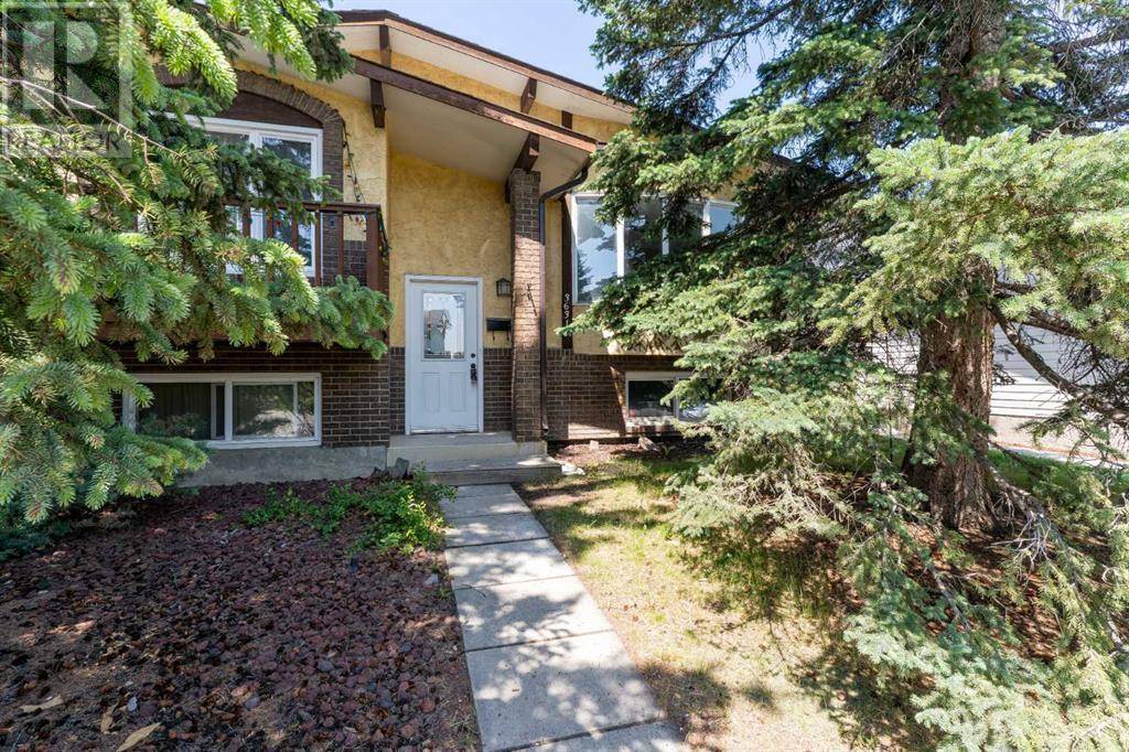 Calgary, AB T2W3J5,3631 Cedarille Drive SW