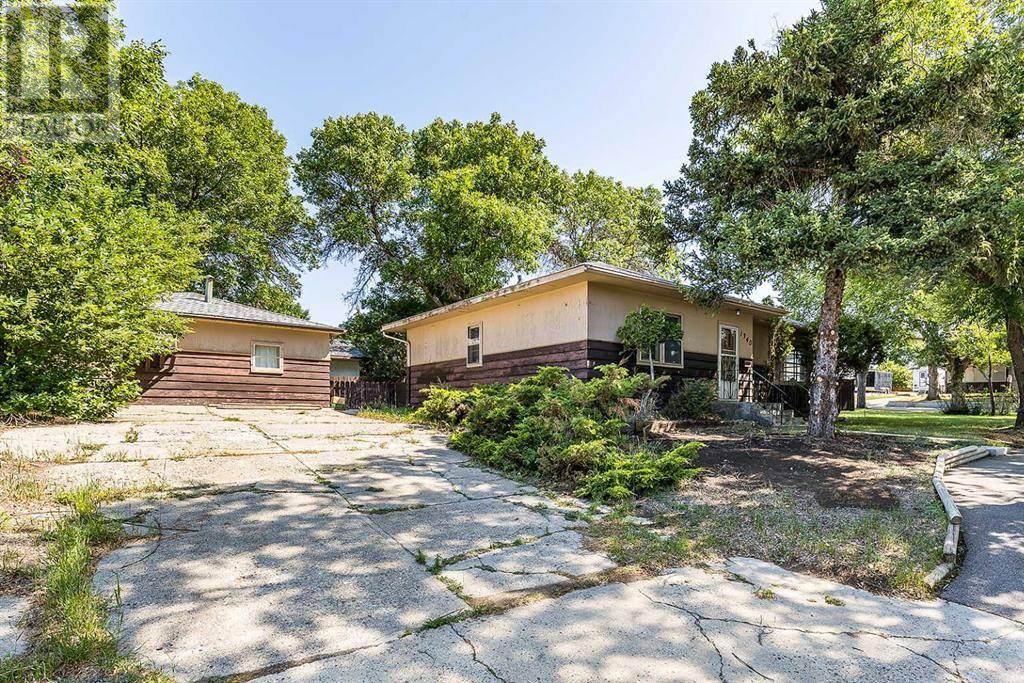 Medicine Hat, AB T1A2A8,1340 17 Street SE