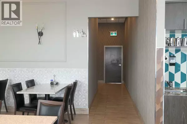 Calgary, AB T3R0N2,2110, 4 Royal Vista Way NW