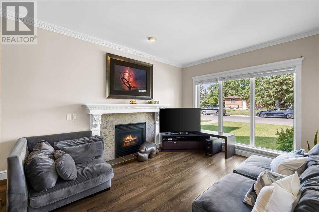 Calgary, AB T3E2T1,2236 33 Street SW