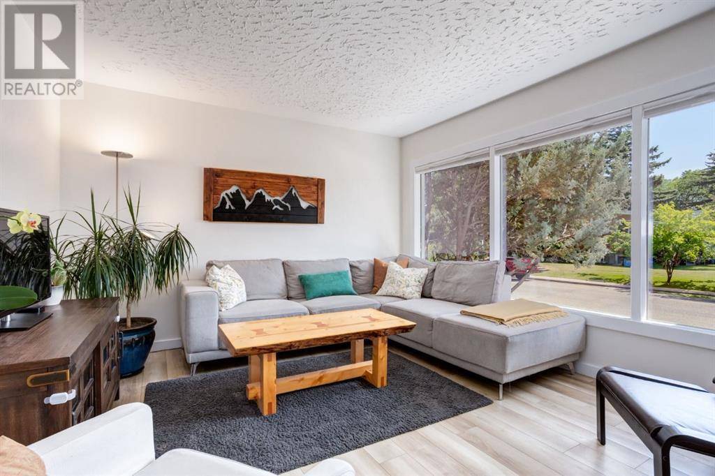 Calgary, AB T3B2N2,3904 76 Street NW