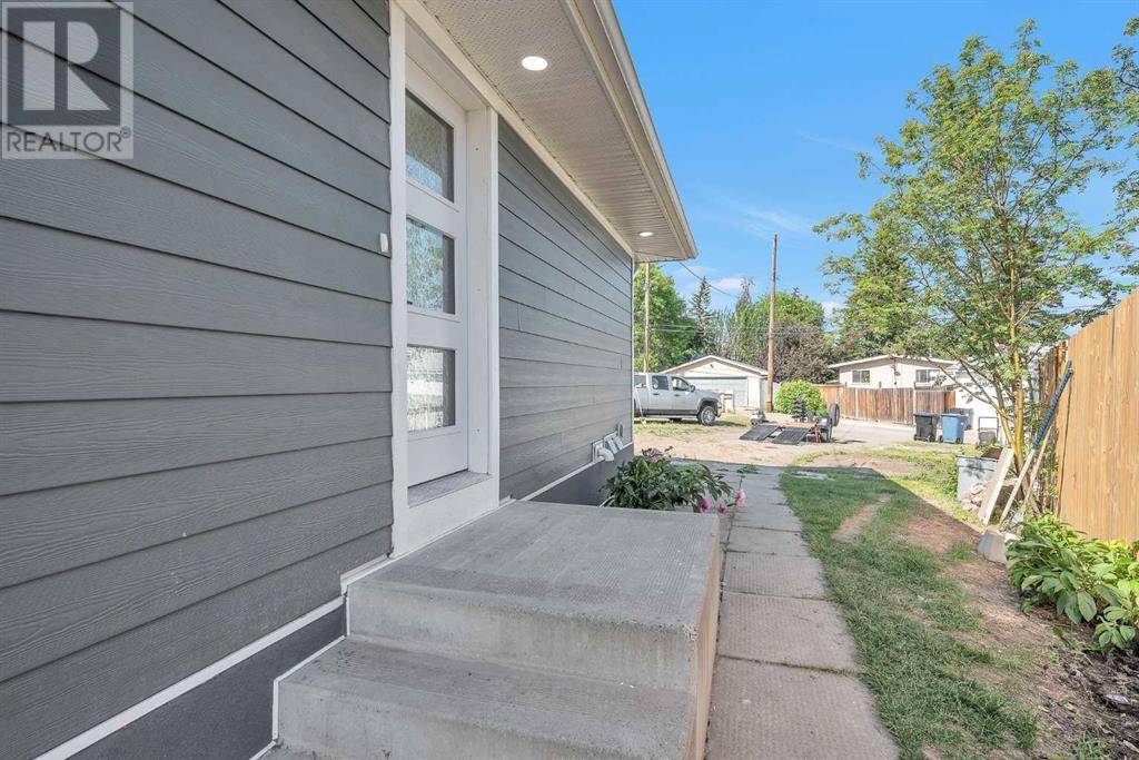 Calgary, AB T2A1Y5,1008 Riddell Place SE