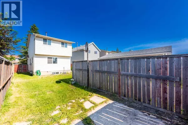 Calgary, AB T3J1Z4,6483 54 Street NE