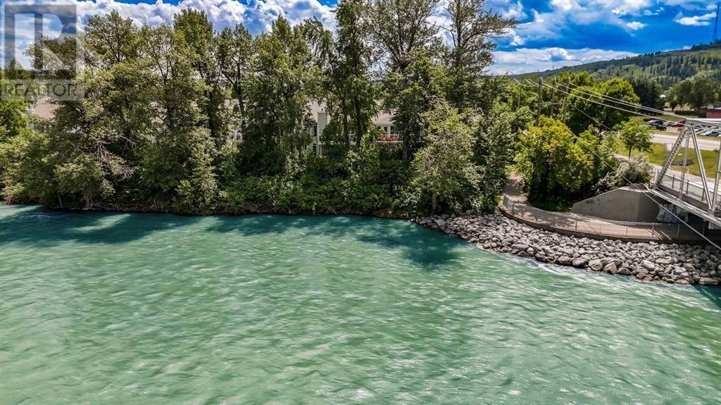 Calgary, AB T3B5J8,36 Bow Landing NW