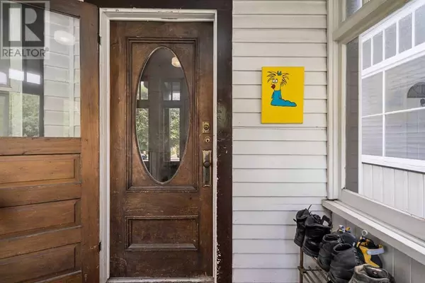 Calgary, AB T2S0E7,527 20 Avenue SW