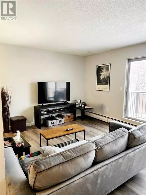 Red Deer, AB T4N2J2,306, 4811 55 Street