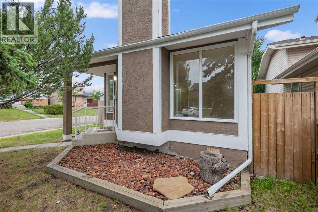 Calgary, AB T2W4M9,75 Woodglen Close SW