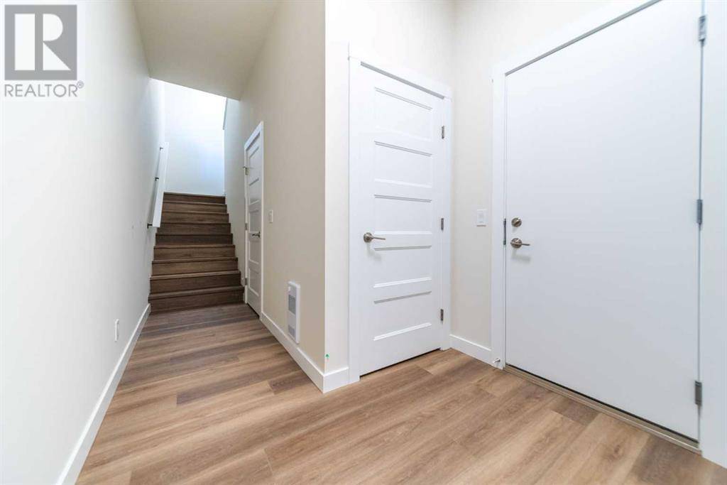 Calgary, AB T3C3Y3,707 Sovereign Common SW