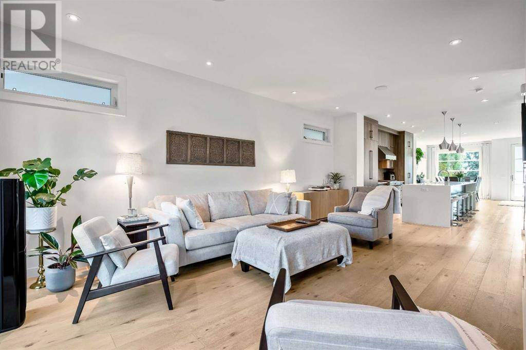 Calgary, AB T3E1K8,2136 53 Avenue SW