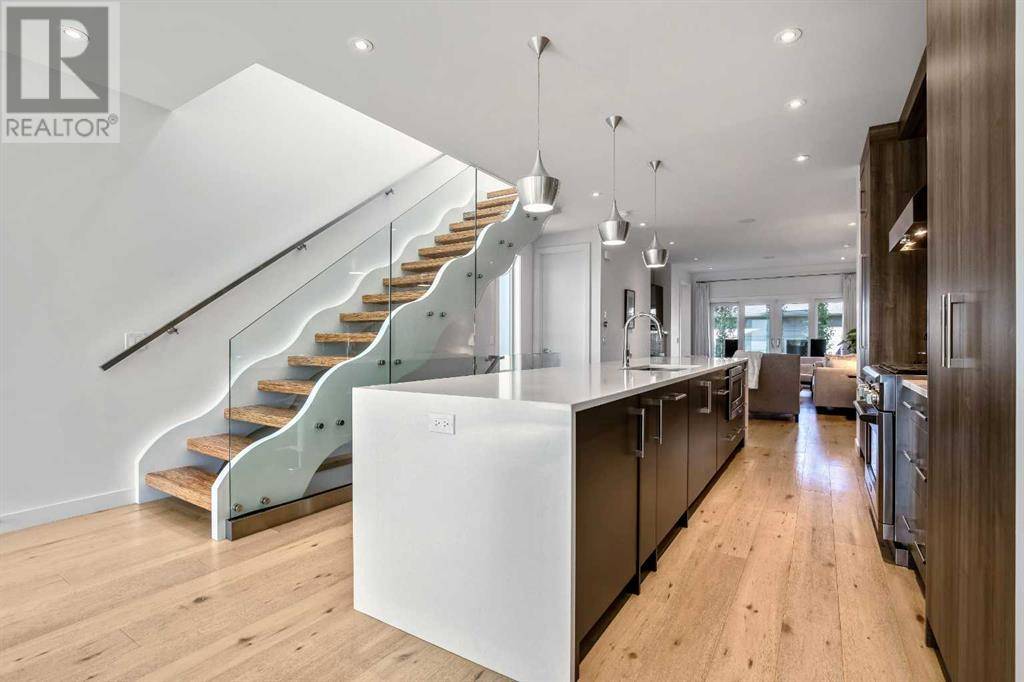 Calgary, AB T3E1K8,2136 53 Avenue SW