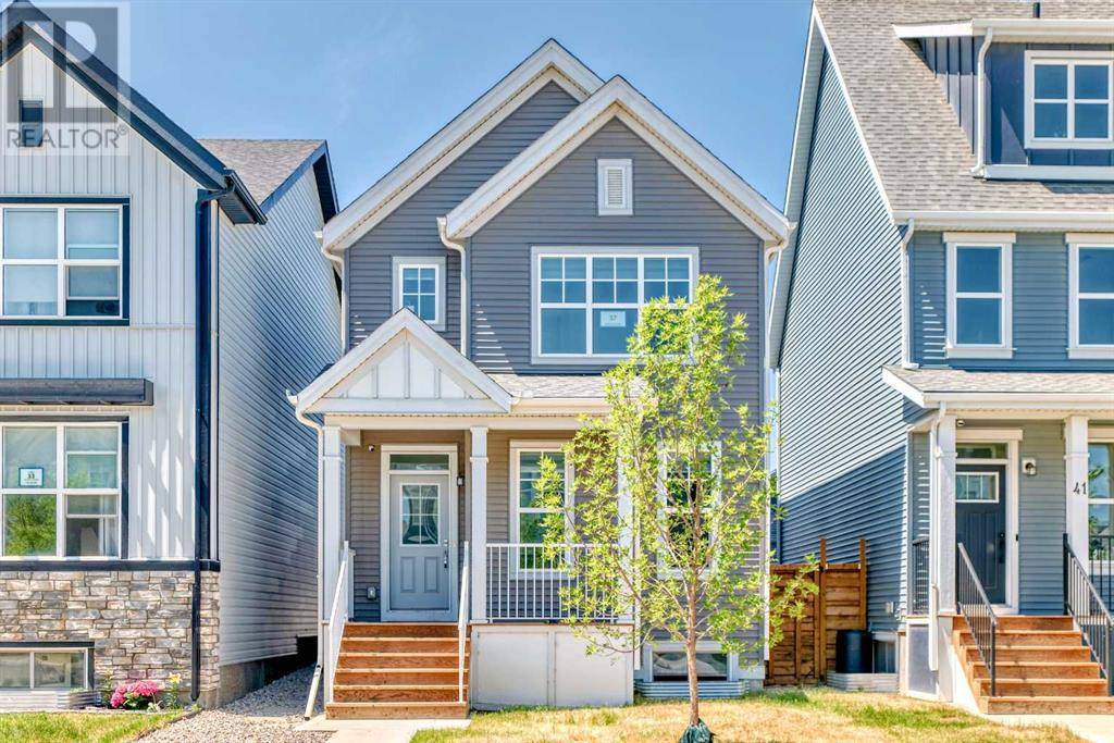 37 LAVENDER Passage SE, Calgary, AB T3S0G7