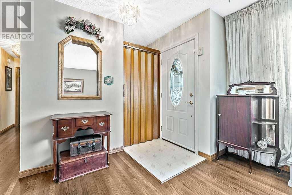 Calgary, AB T2J0X3,74 Armstrong Crescent SE
