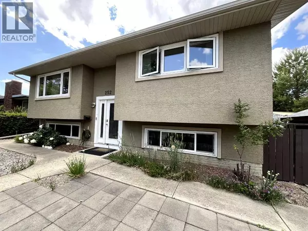 Calgary, AB T1Y1H8,252 Rundleview Drive NE