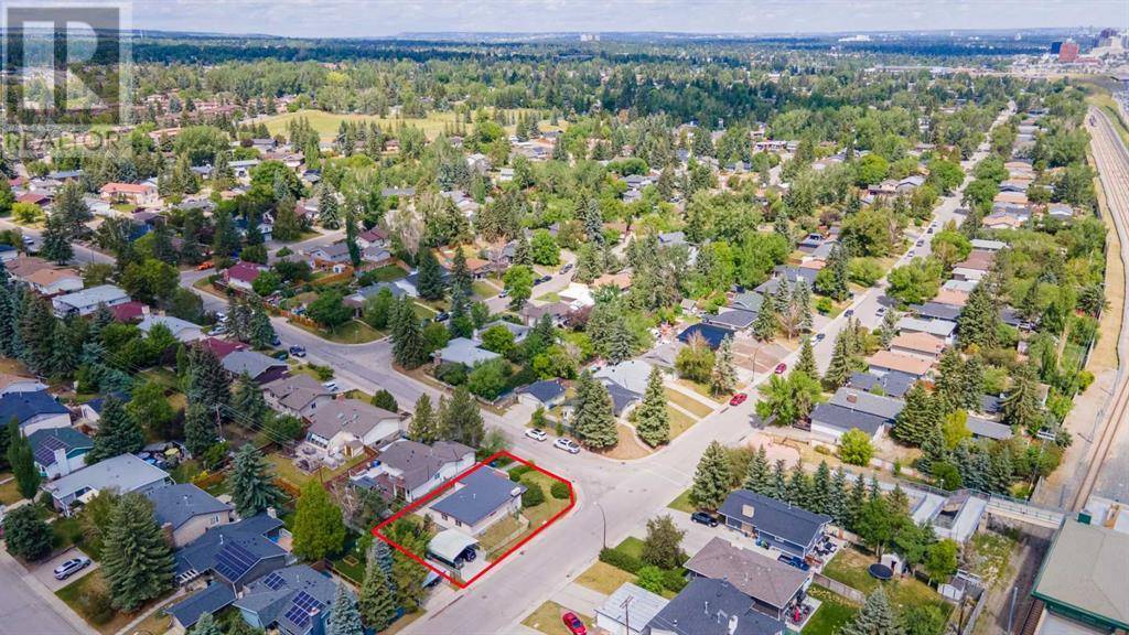 Calgary, AB T2W2M9,703 130 Avenue SW