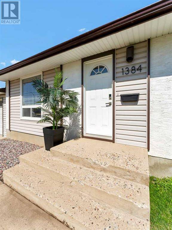 1384 10 Avenue NE, Medicine Hat, AB T1A6G3