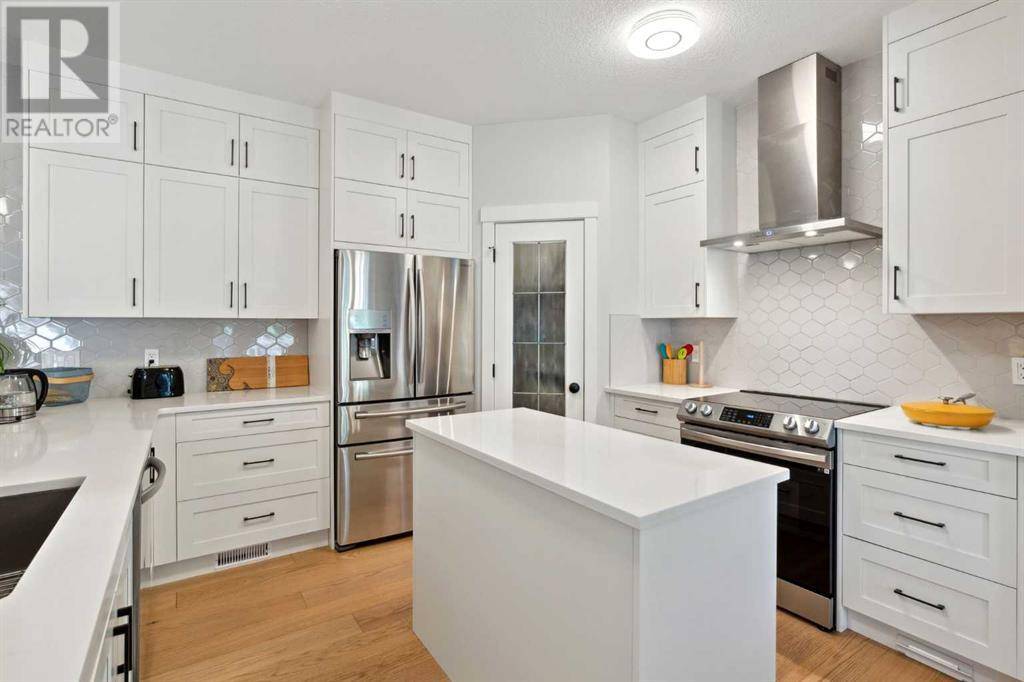 Calgary, AB T3P1C7,207 Evanston View NW