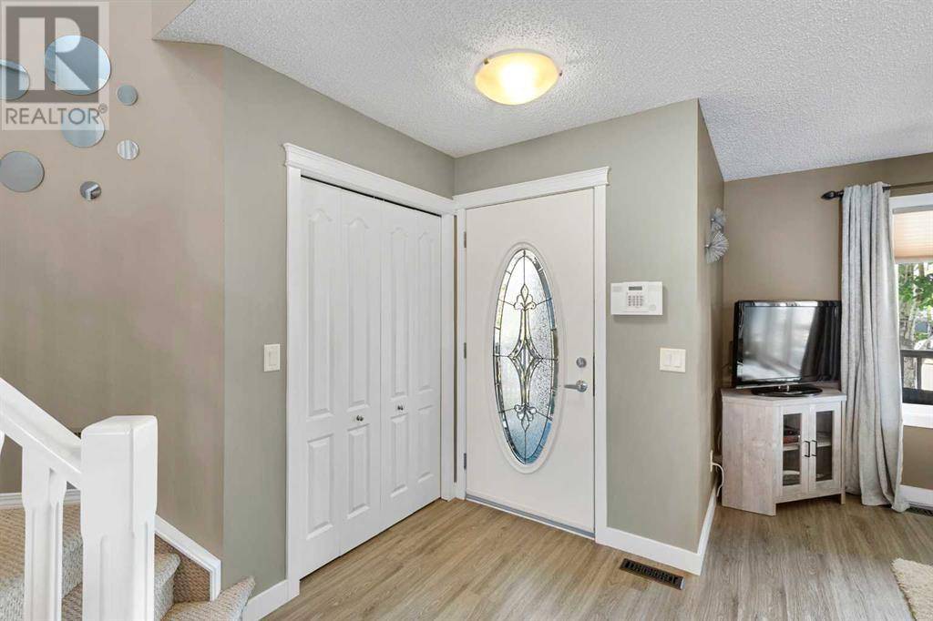 Airdrie, AB T4B3N2,438 Sagewood Drive SW