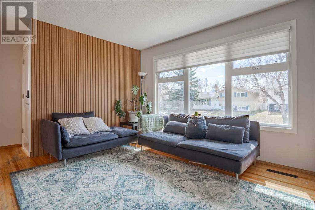 Calgary, AB T2H1P1,8408 Addison Drive SE
