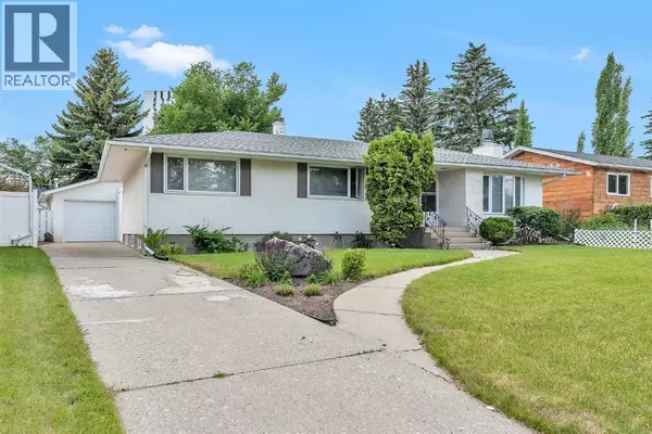 2219 Halifax Crescent NW, Calgary, AB T2M4E1