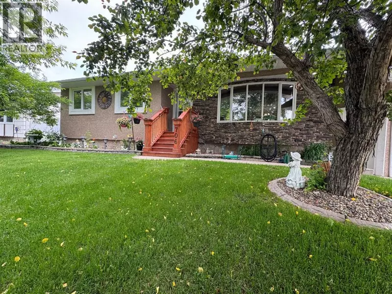 706 HAMMOND Drive N, Fox Creek, AB T0H1P0