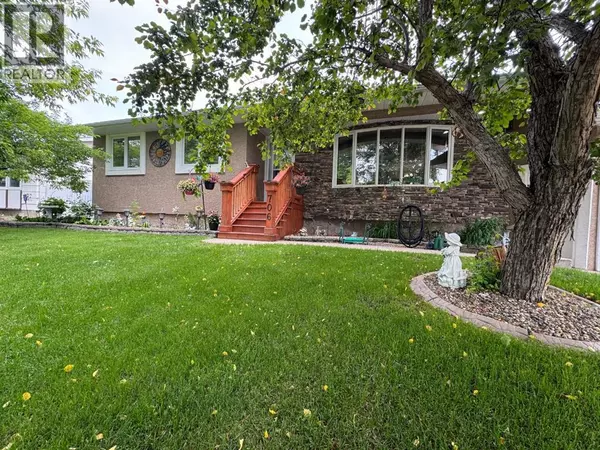 706 HAMMOND Drive N, Fox Creek, AB T0H1P0
