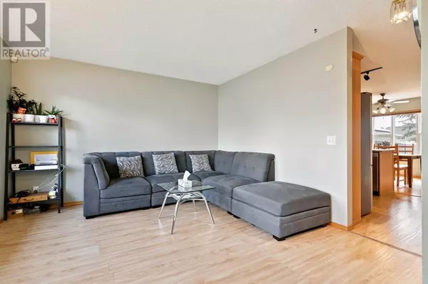 Calgary, AB T3K4T1,7 Covewood Park NE