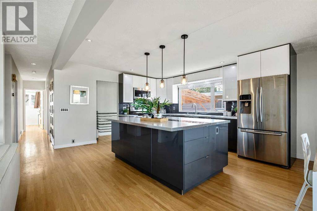 Calgary, AB T3E5M5,5312 37 Street SW