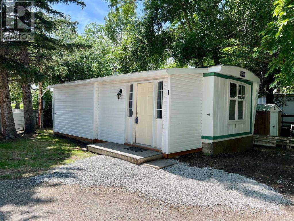 1, 911 MacLeod Street, Pincher Creek, AB T0K1W0