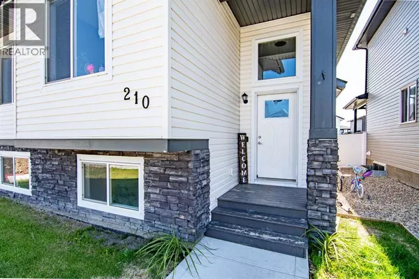 Red Deer, AB T4R0S8,210 LIVINGSTON Close