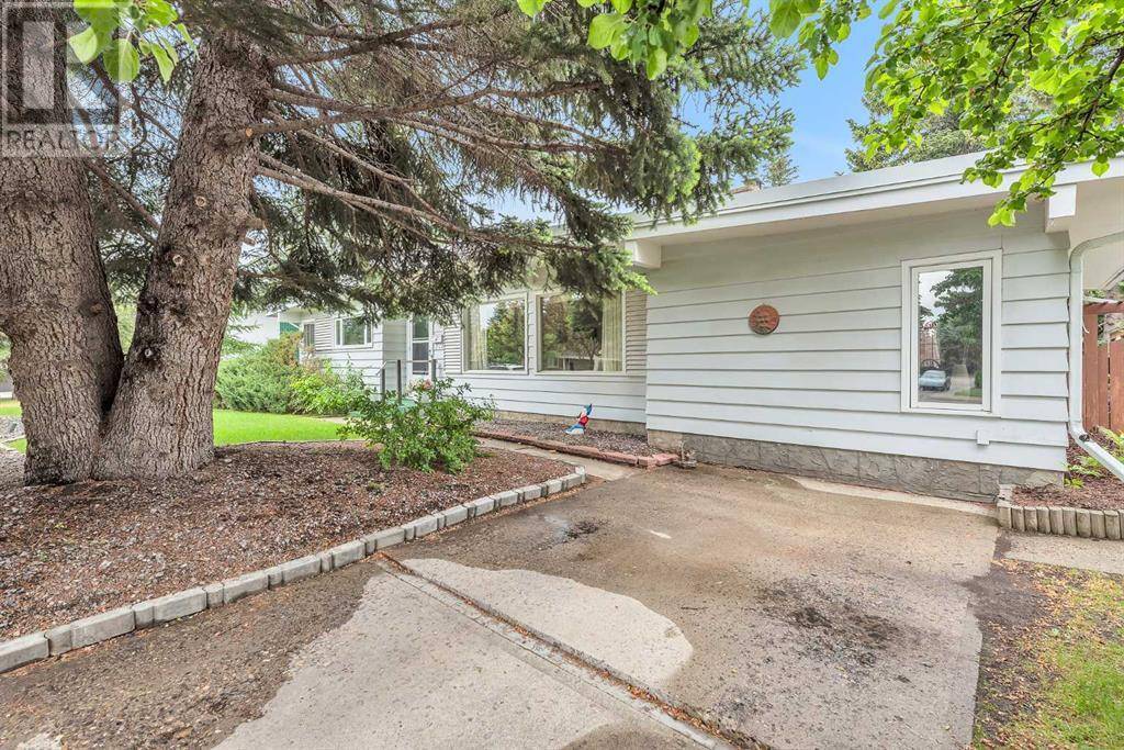 Calgary, AB T2V3P2,2031 Palisprior Road SW