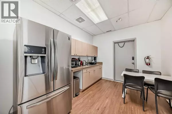 Airdrie, AB T4B2B7,402, 191 Edwards Way SW