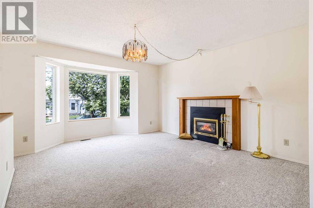 Calgary, AB T2B3A6,45 Erin Grove Place SE