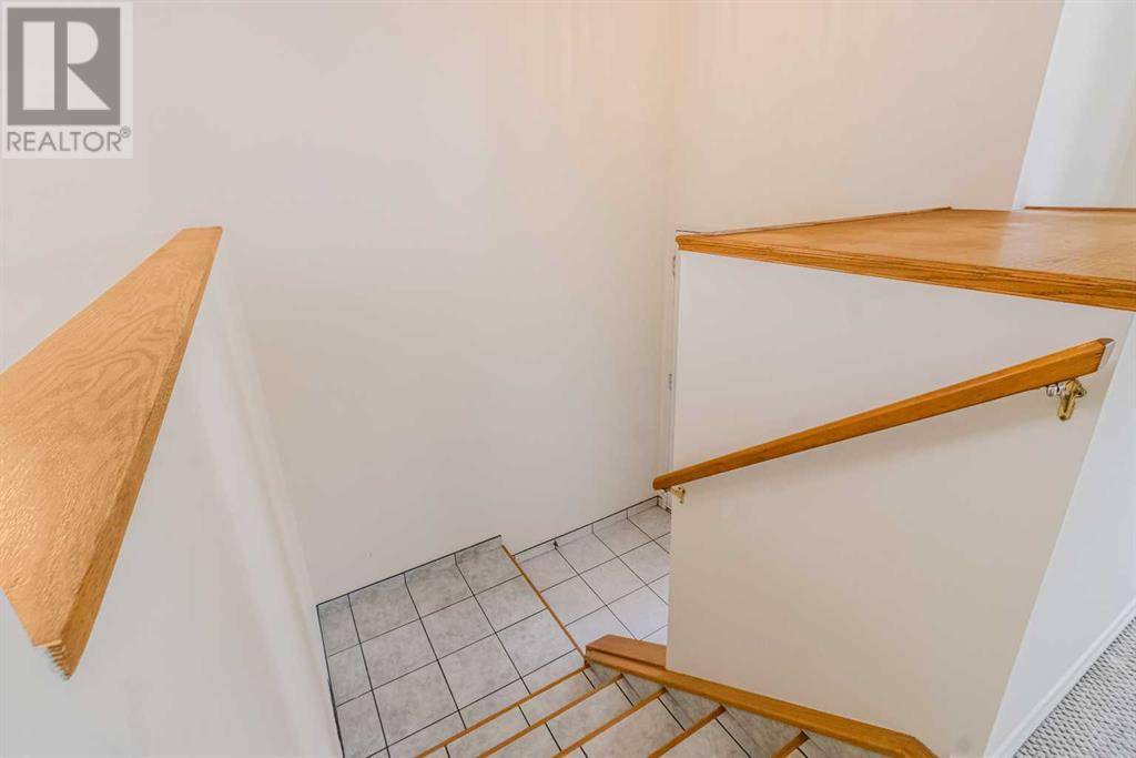 Calgary, AB T2B3A6,45 Erin Grove Place SE